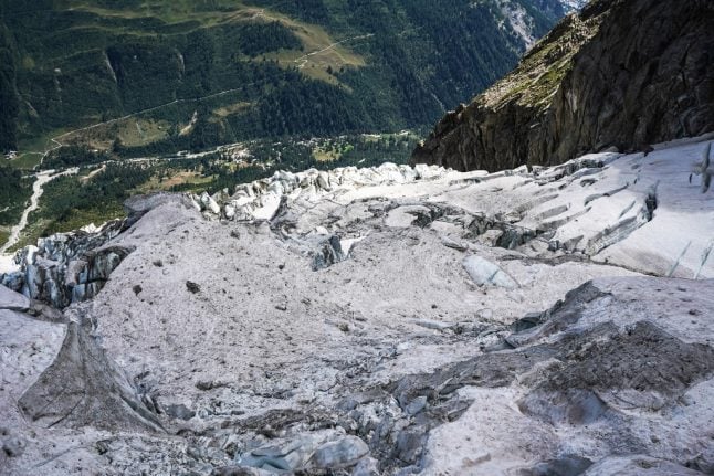 Italy resort lifts alert on melting glacier threat