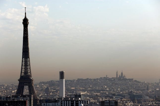 Paris shaken by sonic boom from fighter jet