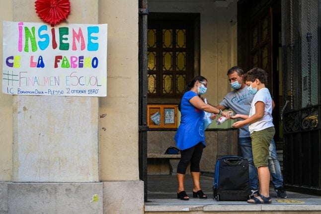 What happens if there's a Covid-19 outbreak in Italian schools?