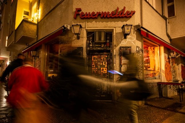 Court overturns order to shut Berlin bars and restaurants from 11pm