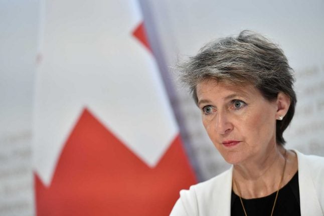 Switzerland calls 'crisis summit' in bid to avoid second lockdown