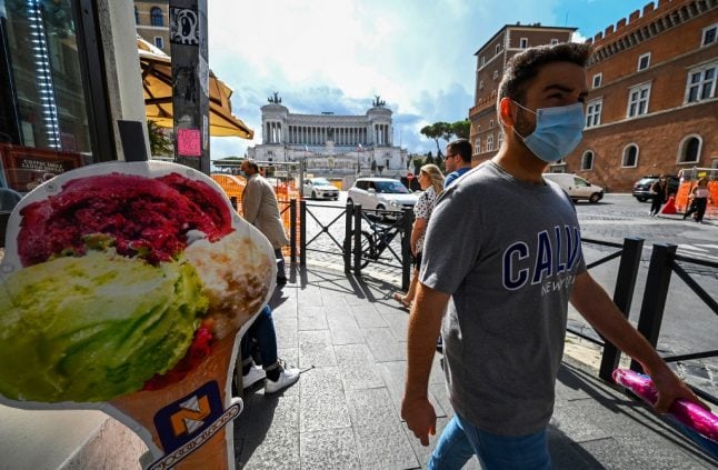 Covid-19: Rome makes face masks compulsory in public at all times