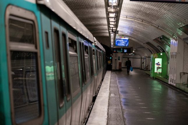 Paris to halve evening public transport services