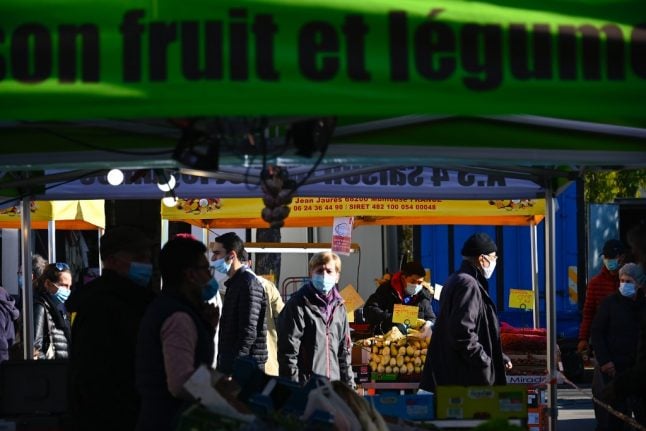 What are the rules on grocery shopping together during France's second lockdown?