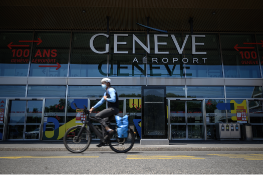 Geneva goes beyond national corona rules, shutting bars and restaurants