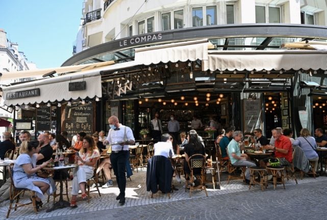 Bars and restaurants bigger Covid-19 risks than transport and shops, French scientists find