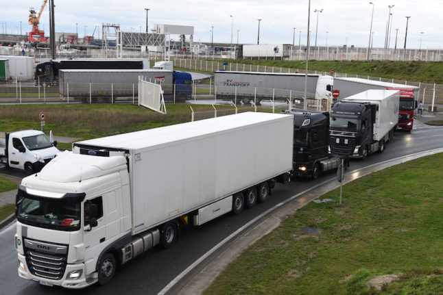 UK-France border to stay open at Christmas to clear truck logjam