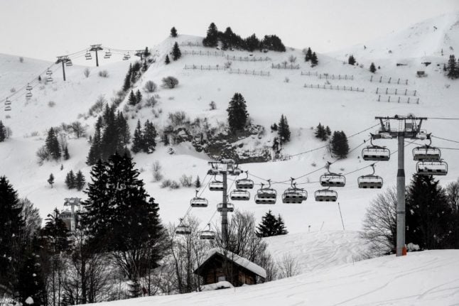Alarm in French Alps after British tourists test positive for Covid
