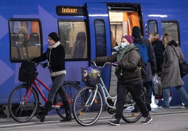 EXPLAINED: What are Sweden’s recommendations for face masks on public transport?