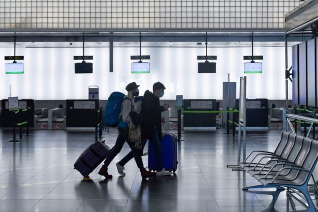 Spain extends ban on travellers from UK until mid February