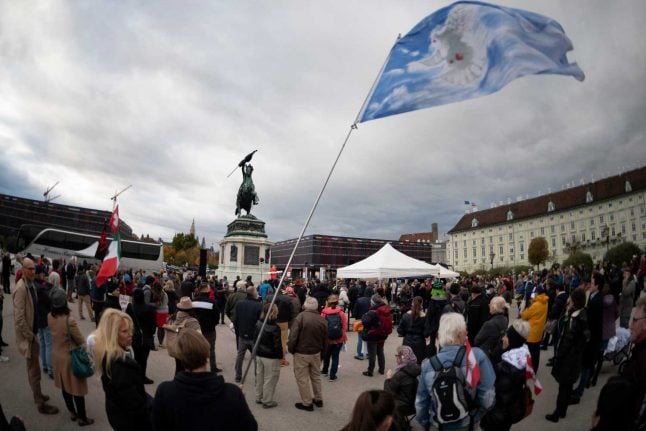 Austria: Thousands take part in coronavirus sceptic protests