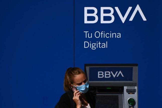 Which Spanish bank accounts are free of charges?