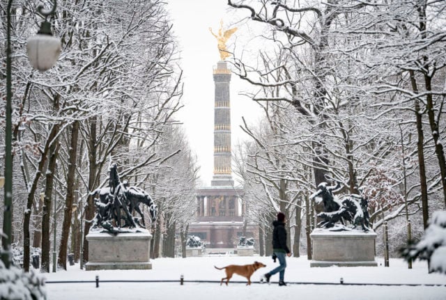 Winter onset in north Germany brings snow, sledging and police controls