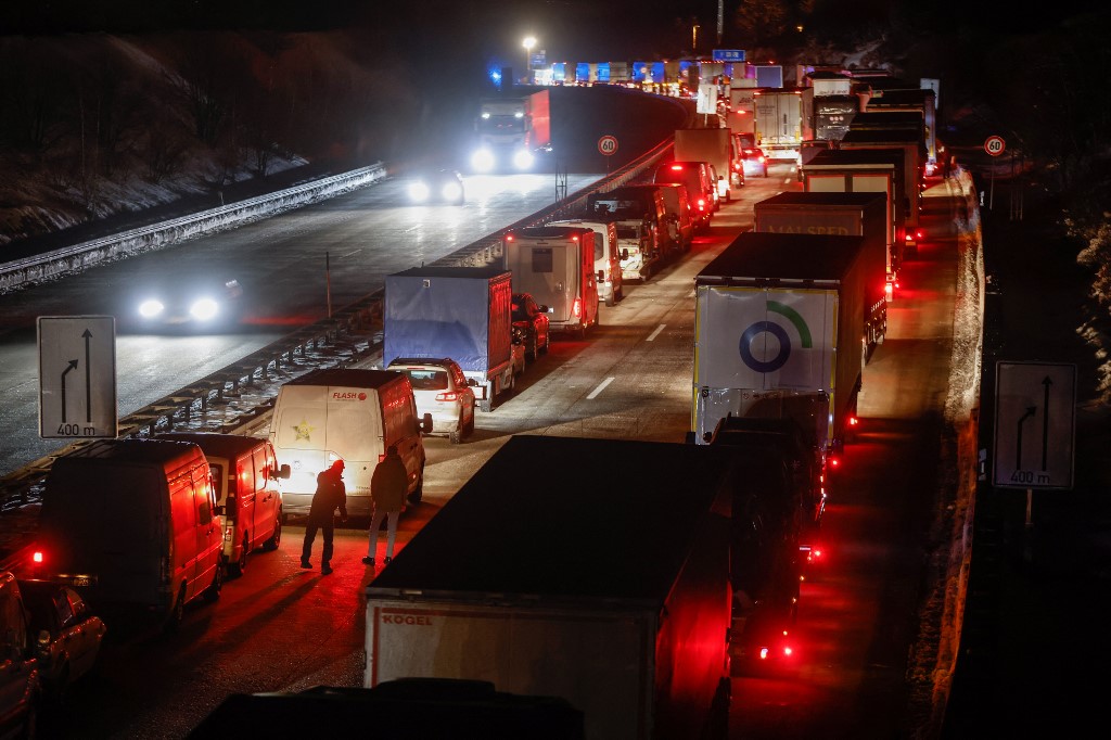 Traffic has come to a standstill as people try to cross the German-Czech border crossing Odd AndersonAFP