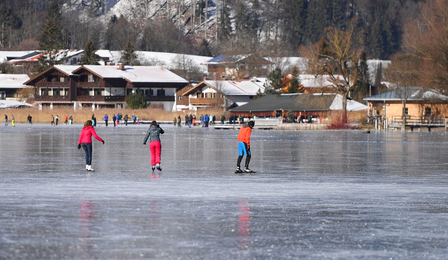 IN PICTURES: Germany embraces cold snap amid warnings over icy waterways