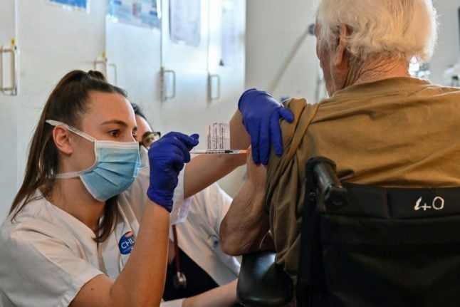ANALYSIS: Why are French health workers so reluctant to get the Covid vaccine?