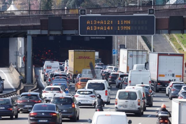 Traffic jams of 400km as Parisians flee the capital before third lockdown