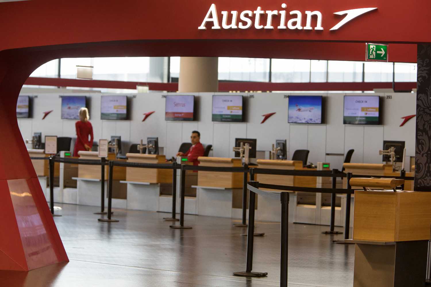 Austrian Airlines workers threaten strike on Good Friday