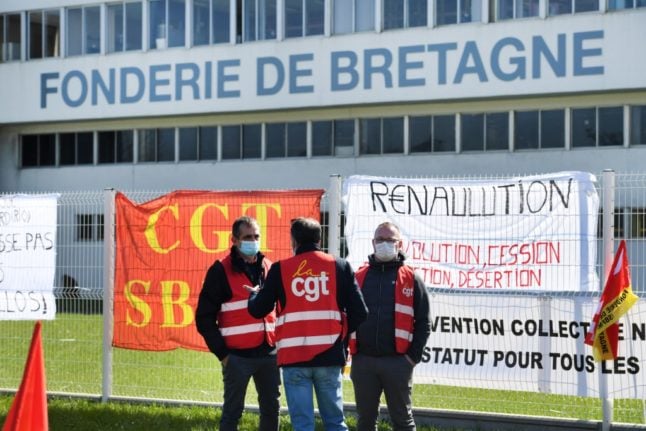 Workers at French Renault plant held bosses hostage for 12 hours in sale dispute