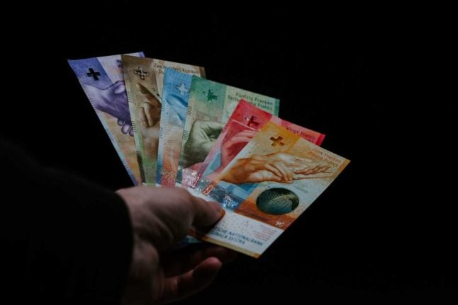 Swiss franc notes close up. Photo by Claudio Schwarz | @purzlbaum on Unsplash