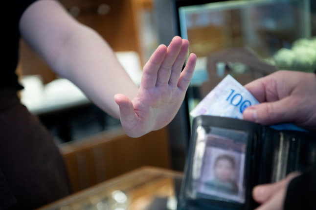 A woman rejecting cash.