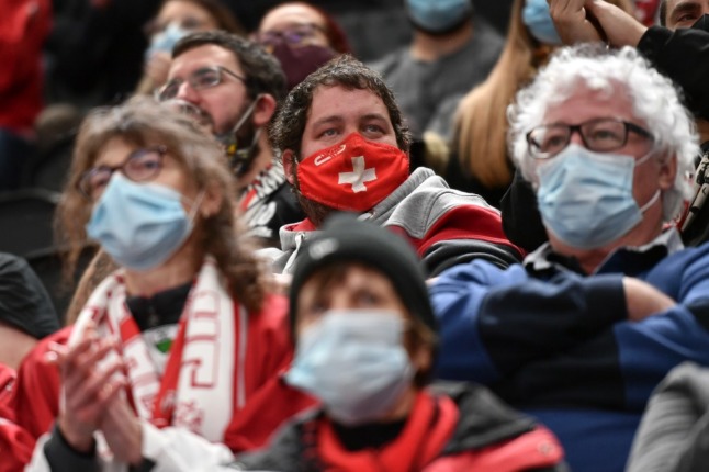 Will Switzerland relax the mask mandate in supermarkets, shops and museums?