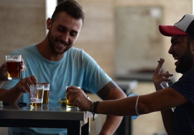 EXPLAINED: Spain’s plans to ban smoking on bar terraces