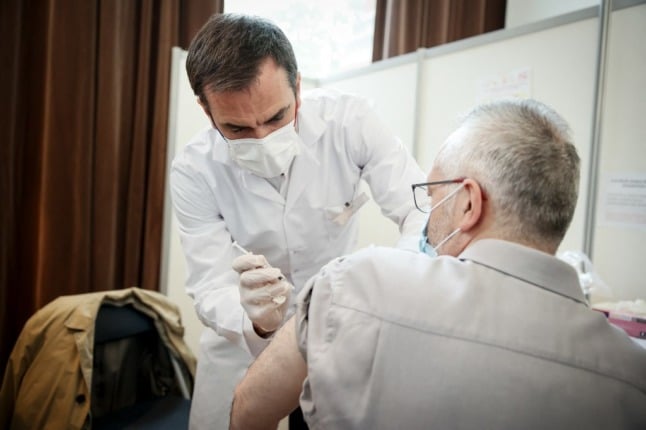 France to shorten the gap between doses of Covid vaccines