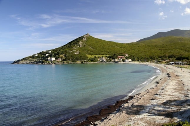 Bathers told to stay away as oil spill nears Corsican coast