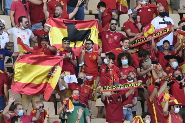 Spain's fans react during the UEFA EURO 2020 Group E football match between Slovakia and Spain at La Cartuja Stadium in Seville on June 23, 2021. (Photo by JAVIER SORIANO / POOL / AFP)