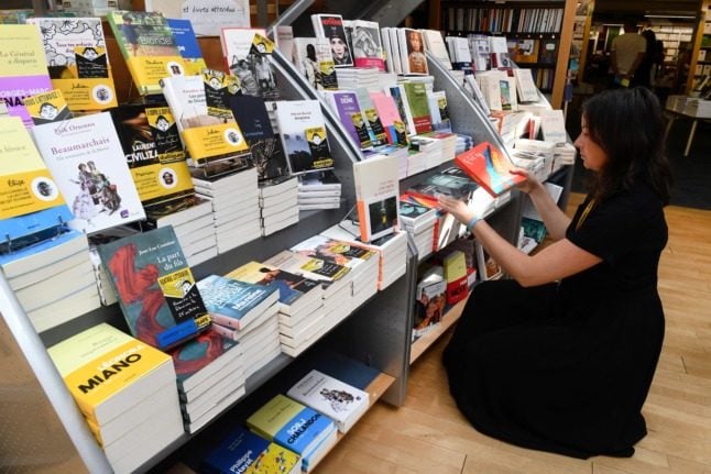 EXPLAINED: Why you won’t find many discounts on books in France