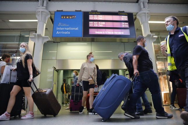 Do vaccinated travellers transiting through France still have to quarantine in UK?