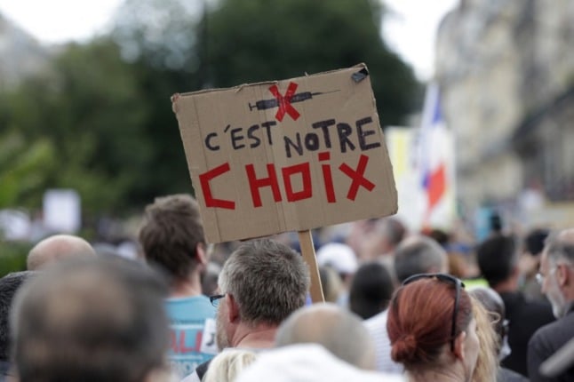 French anti-health pass demonstrations lead to 76 arrests