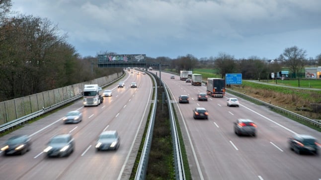 Mayoritas orang Jerman ‘mendukung batas kecepatan Autobahn sementara’