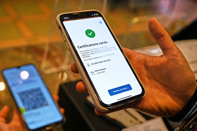 Italy's Verifica C19 app checking a vaccination QR code