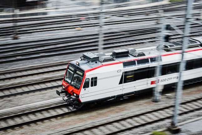 UPDATE: First Swiss canton calls for Covid certificate in public transport and shops