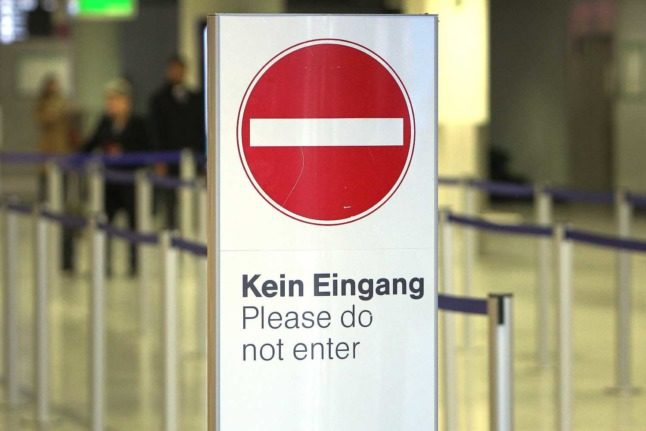 A sign says no entry. Do you need to show your Covid certificate to enter Switzerland. Photo: DANIEL ROLAND / AFP