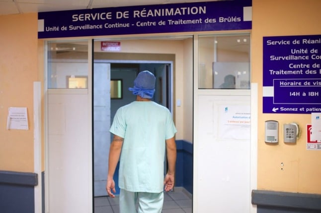 3,000 unvaccinated French healthcare workers suspended from work