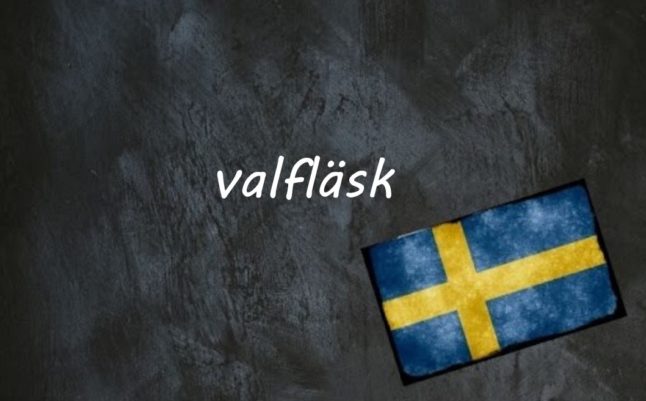the word valfläsk written on a blackboard next to the swedish flag