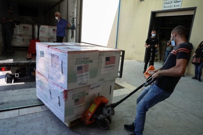 Palestine receives a donation of 300,000 doses of Covid-19 vaccines in August 2021. Photo: JAAFAR ASHTIYEH / AFP