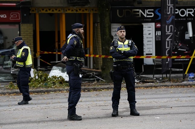 Police explosion Annedal Gothenburg apartment block 