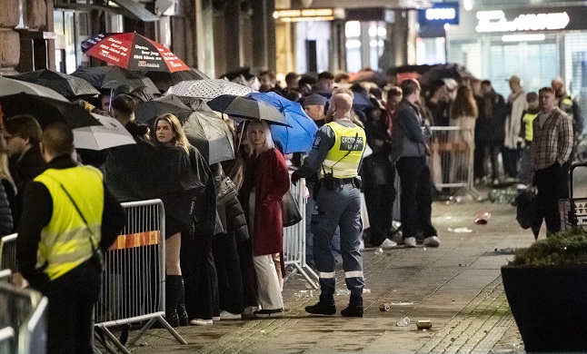 Malmö nightclub queue pandemic restrictions Sweden