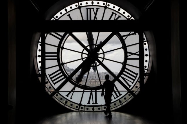 clocks-go-back-in-france-again-despite-eu-deal-on-scrapping-hour-change