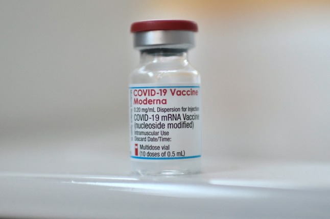 A vial of the Moderna Covid-19 vaccine. Photo: STEPHANE DE SAKUTIN / AFP.