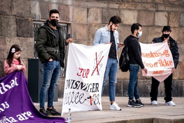 Syrian refugees protest outside Denmark's parliament against Denmark's decision that the area around Damascus is now 'safe'.