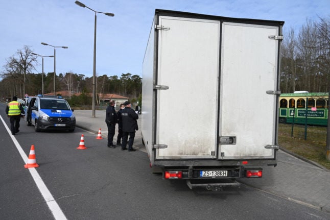 State police conduct checks at the Polish-German border