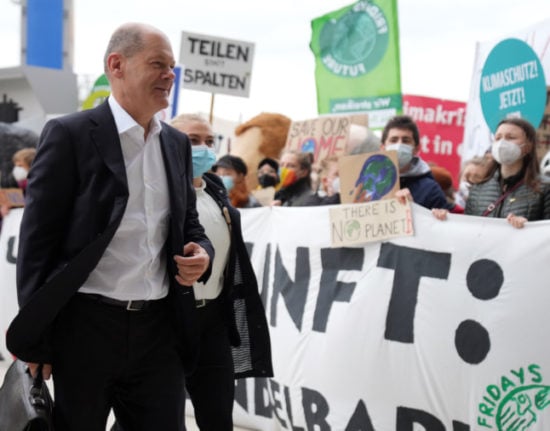 Olaf Scholz and climate activists from Fridays for Future