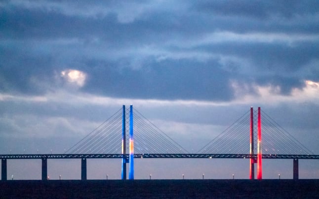 the öresund bridge in swedish and danish colours