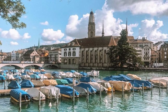 The city of Zurich, with Lake Zurich in the foreground, on a beautiful day. Zurich is a popular destination for foreign workers. Photo by Volodymyr on Unsplash