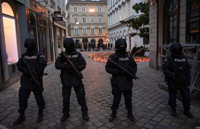 Armed police officers stand guard before the arrival of Austrian Chancellor Kurz and President of the European Council to pay respects to the victims of the recent terrorist attack in Vienna, Austria on November 9,2020. (Photo by JOE KLAMAR / AFP)